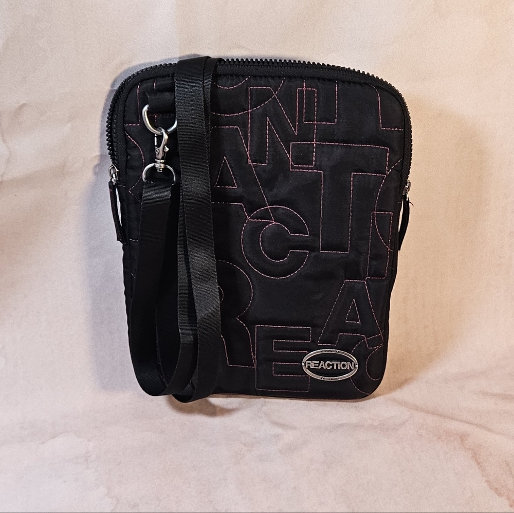 Kenneth Cole Reaction IPad Messenger Bag